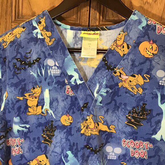 Scooby Doo Scared Silly Scrub Top Women’s S Blue Short Sleeve V-Neck 4 Pockets - Picture 3 of 11